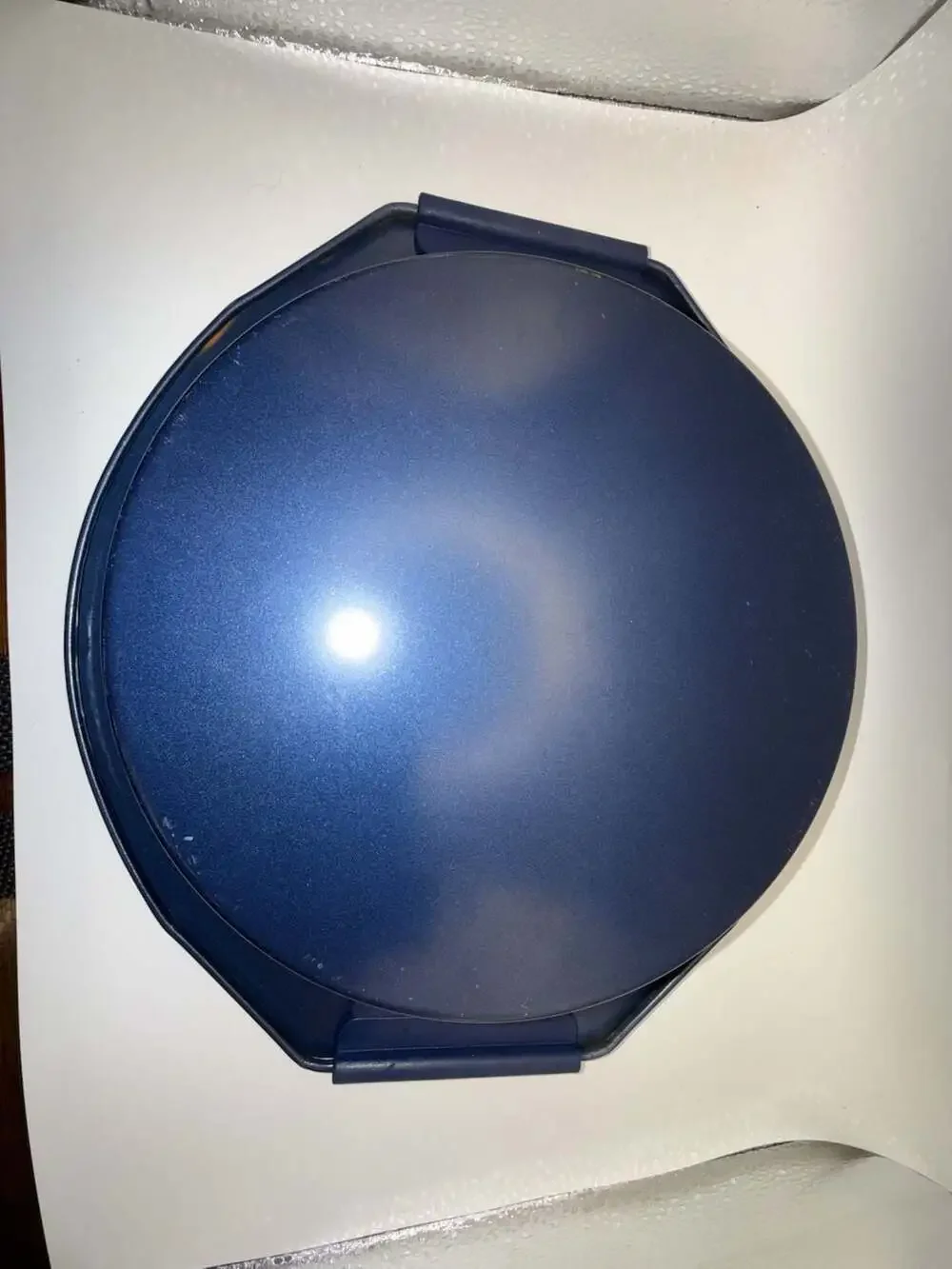 Vitesse Ceramic Round Baking Dish with Blue Silicone Handles